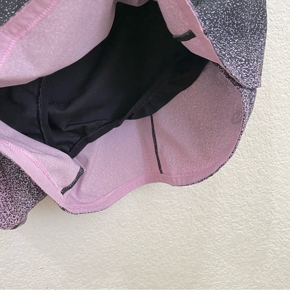 LULULEMON Speed Up Short 2.5” Ombre Speckle Stop Print Speed Short Pink/Black 8 - Picture 7 of 16